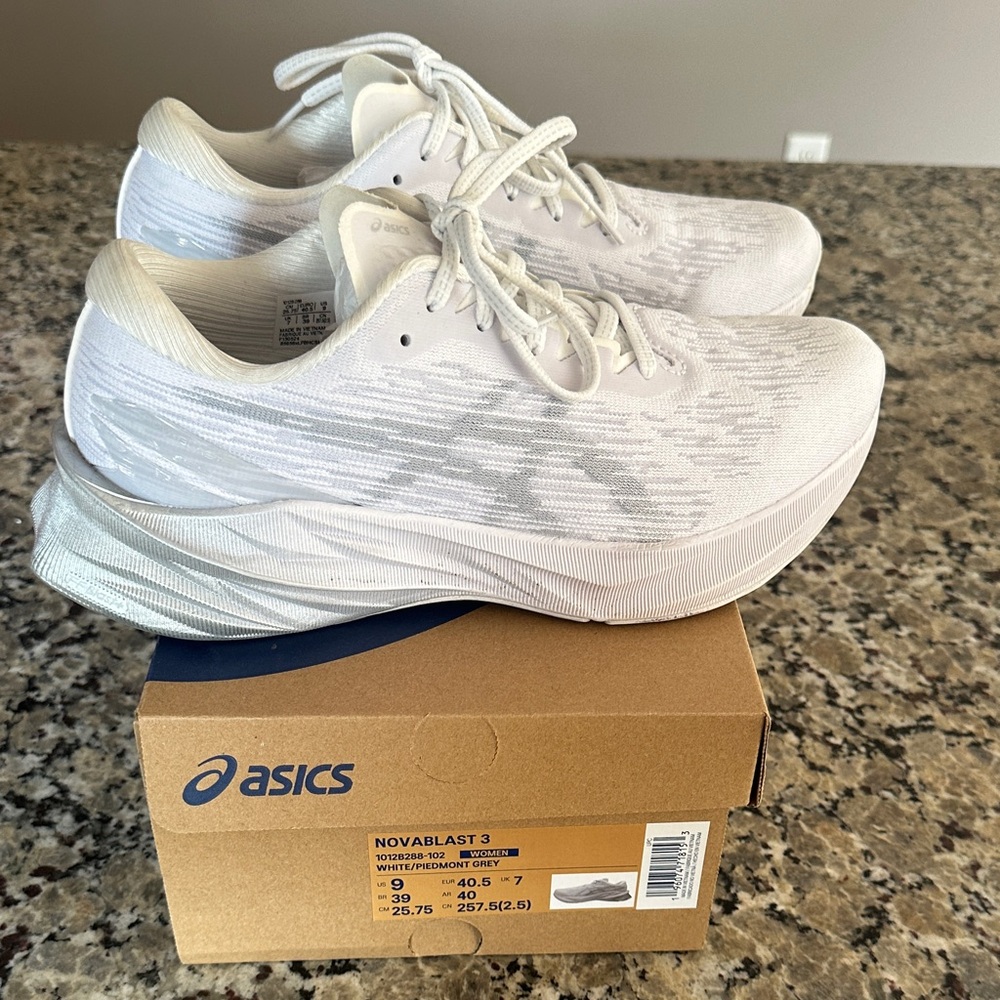 Asics Novablast 3 White Sneakers size 9